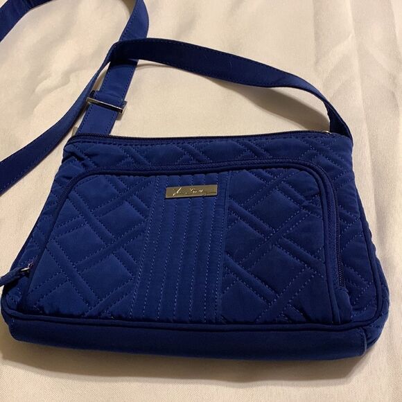 Vera Bradley Handbags - Vera Bradley cloth Crossbody bag.
